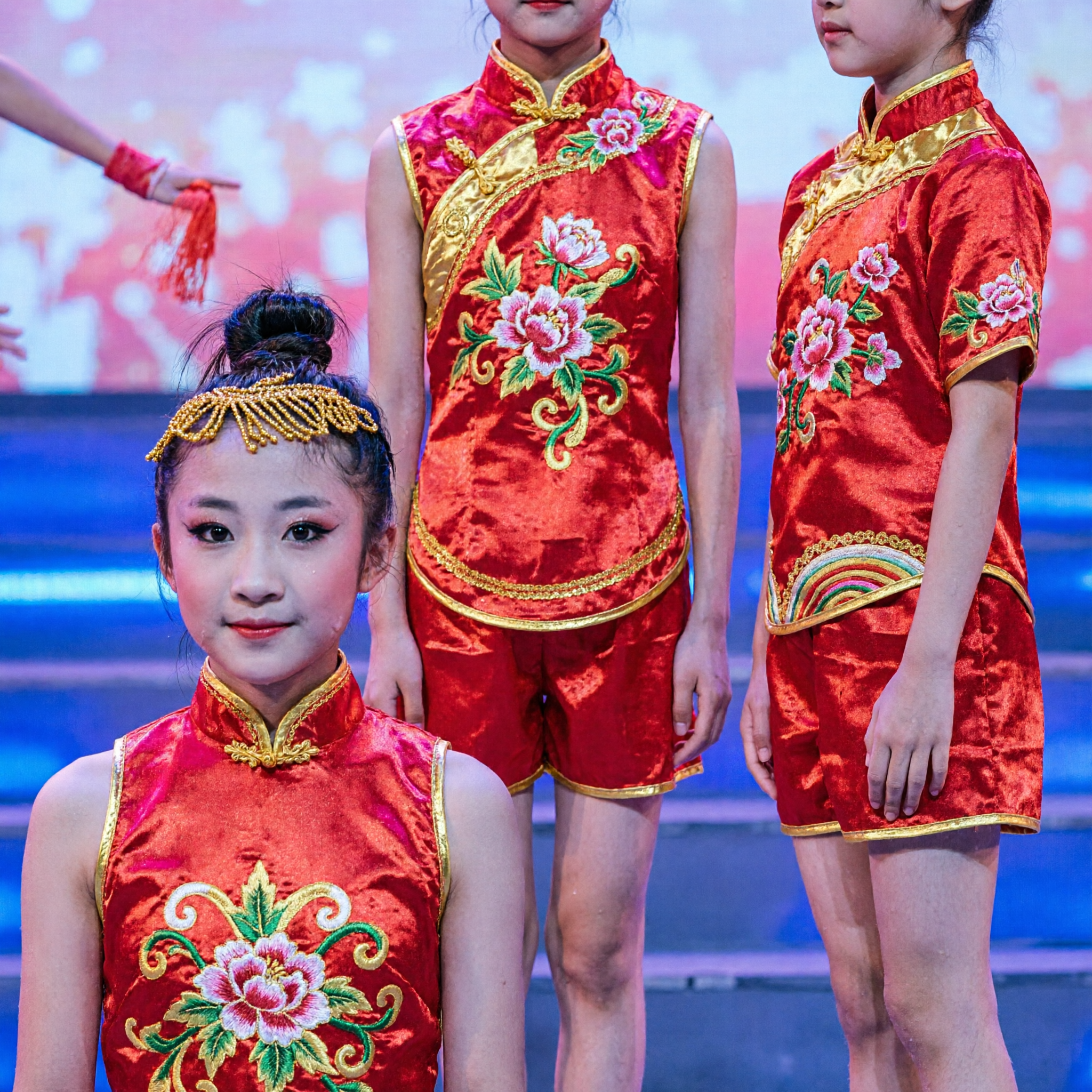 Traditional Chinese Red Drum Dance Costume for Girls with Gold Headpiece for Stage Performance