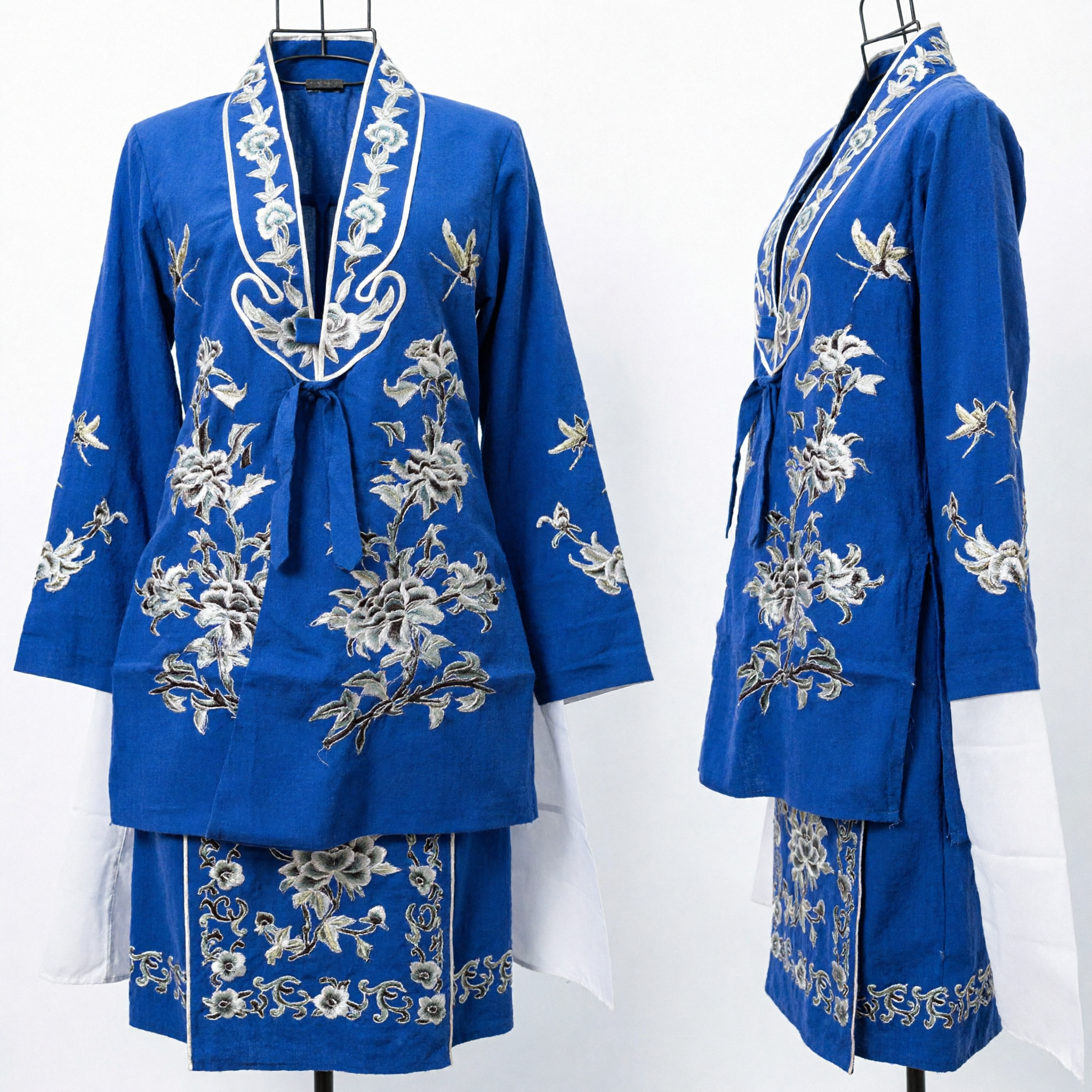 Royal Blue Traditional Chinese Peking Opera Costume with Water Sleeves Floral Embroidered Robe for Theater Performance